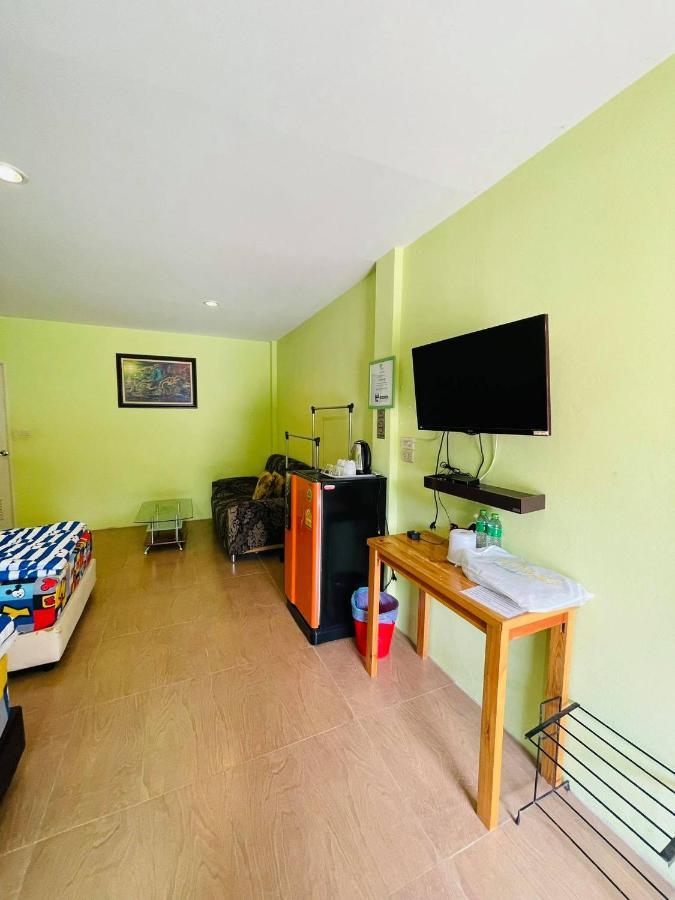 Отель Baan Sri Family Kabin Buri Экстерьер фото