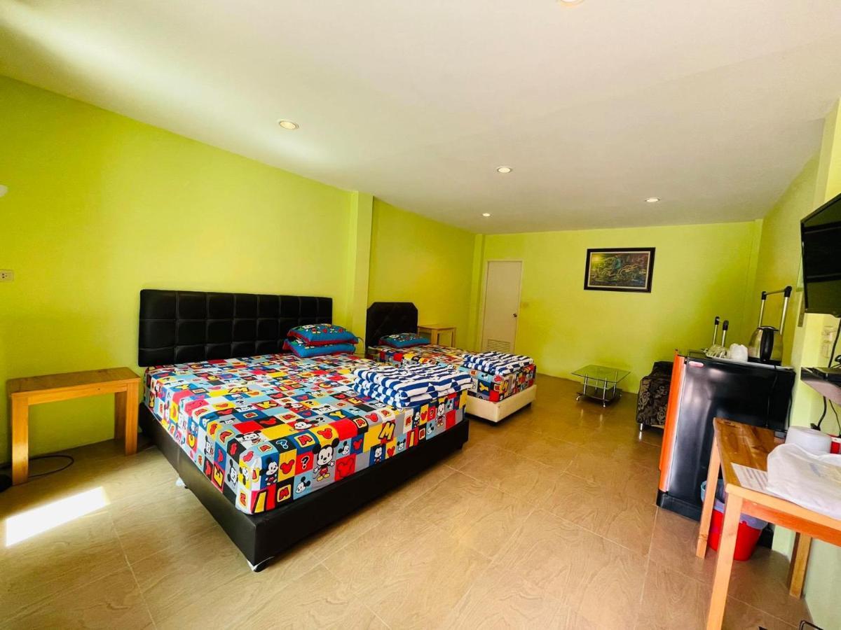 Отель Baan Sri Family Kabin Buri Экстерьер фото