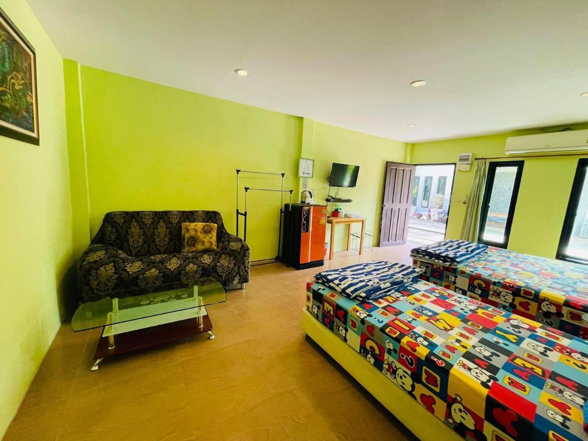 Отель Baan Sri Family Kabin Buri Экстерьер фото