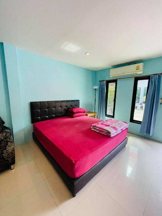 Отель Baan Sri Family Kabin Buri Экстерьер фото