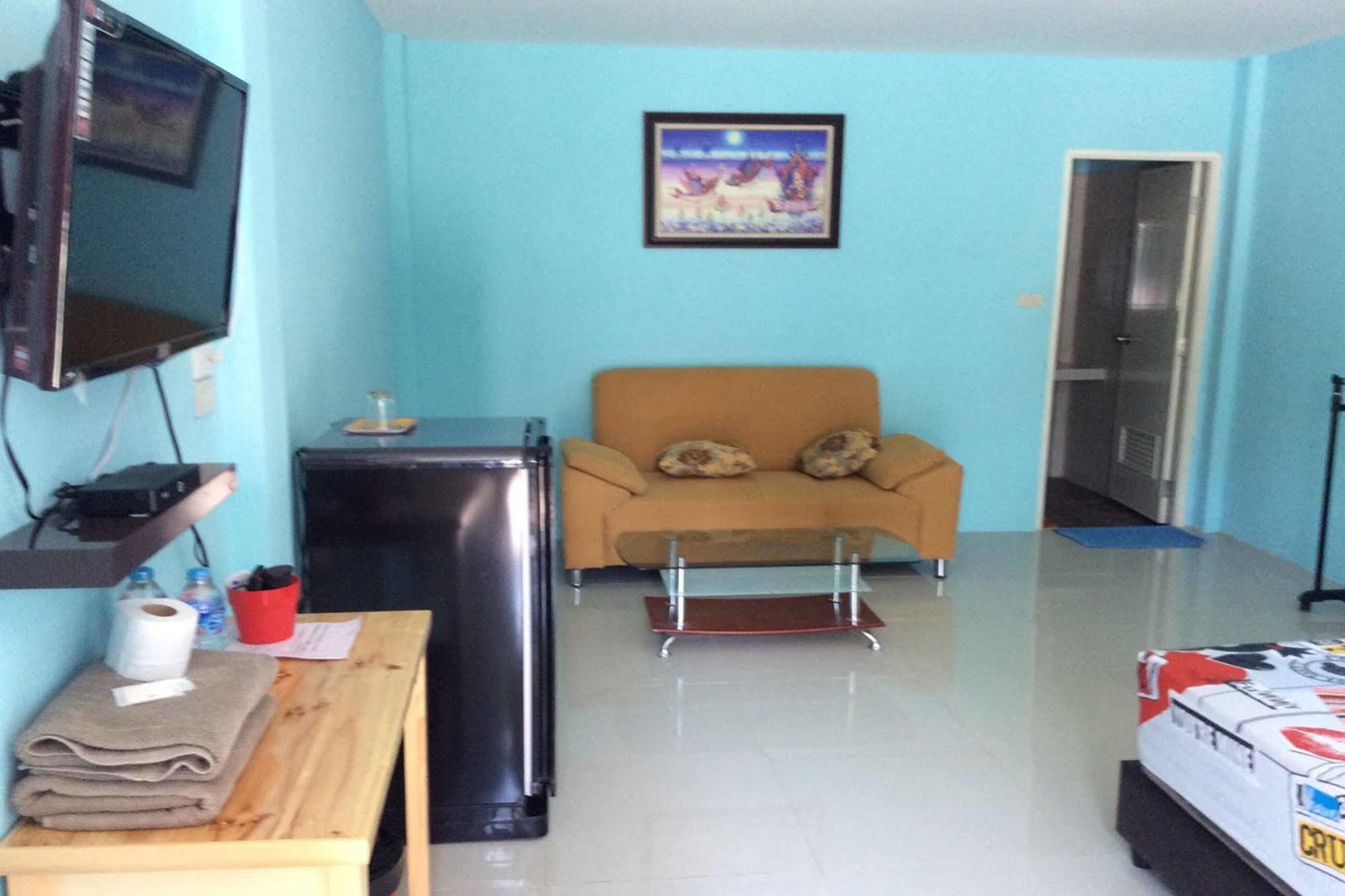 Отель Baan Sri Family Kabin Buri Экстерьер фото