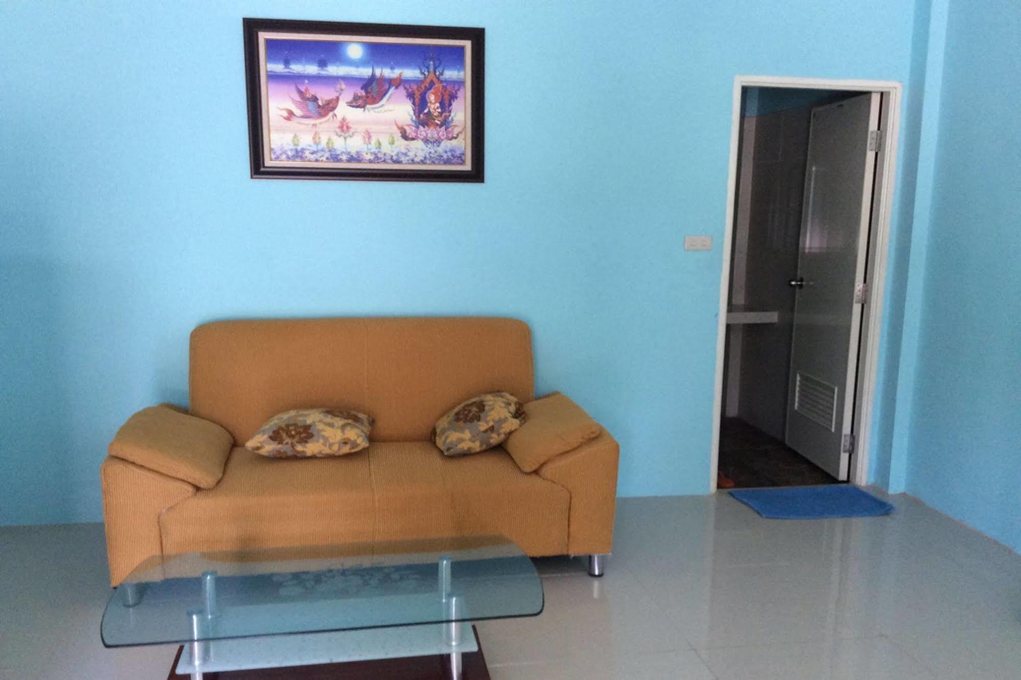 Отель Baan Sri Family Kabin Buri Экстерьер фото